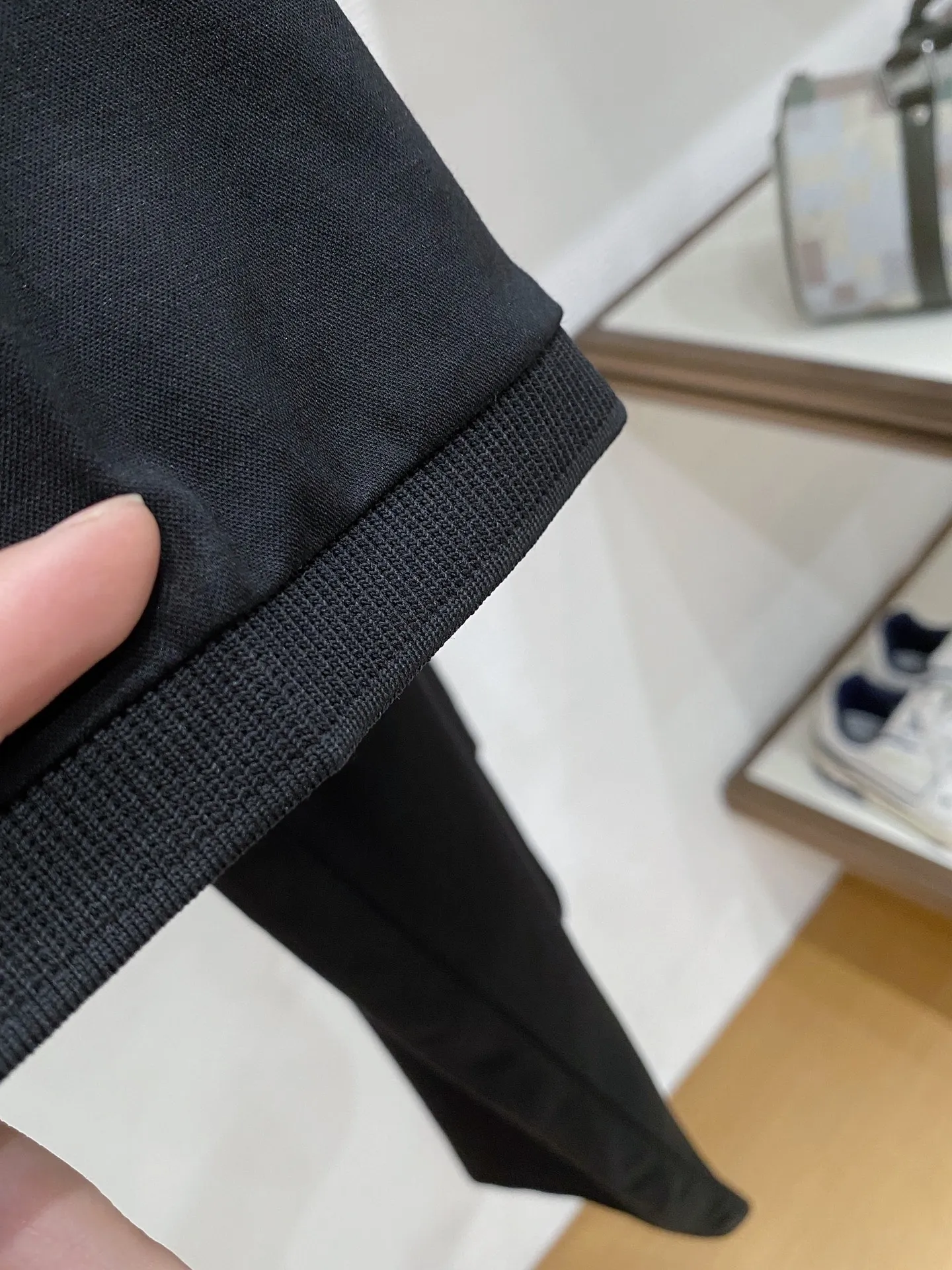 Armani Breathable ， ， 、 、Navy Blue、 。 ， ， 。 Sizes：M-4XL
